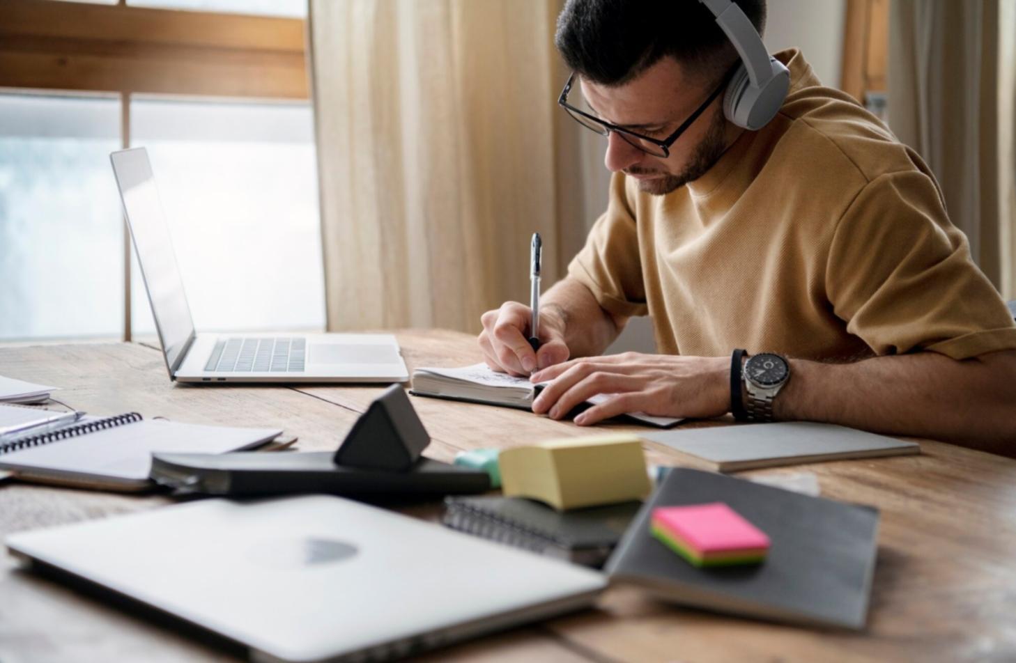 Ambiente de aprendizagem moderna com recursos tecnológicos